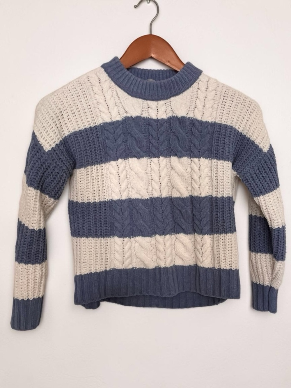 Abercrombie Two Toned Stripe Blue White Knit Sweater size M - kids 7/8